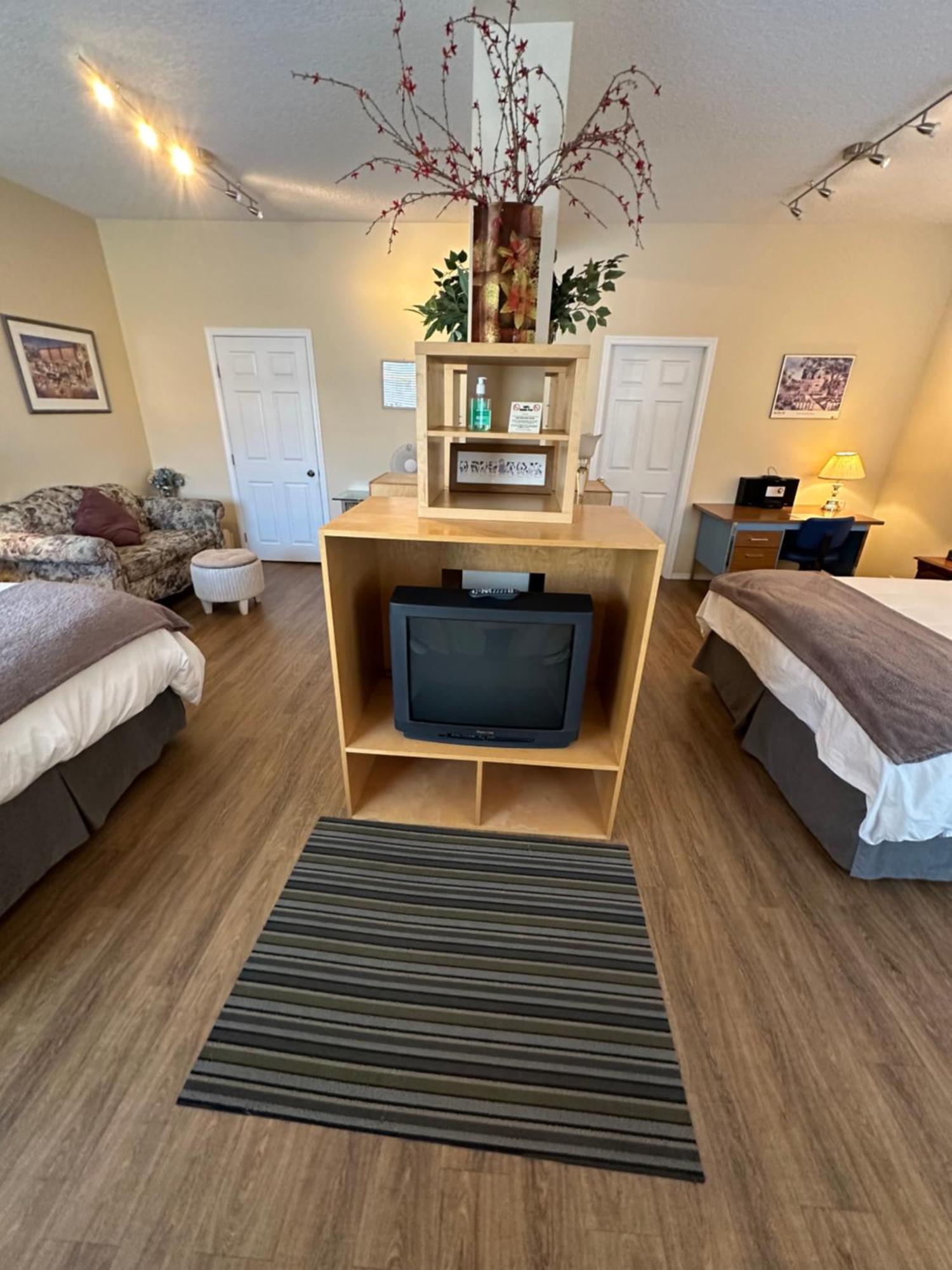 Burns Lake Bed And Breakfast Экстерьер фото